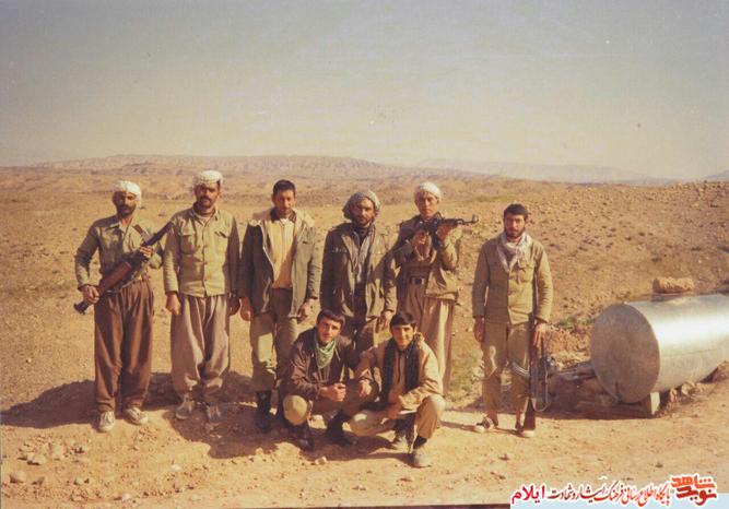 تصاویری از رزمندگان و فرماندهان استان در مناطق مختلف عملیاتی در ایام جنگ