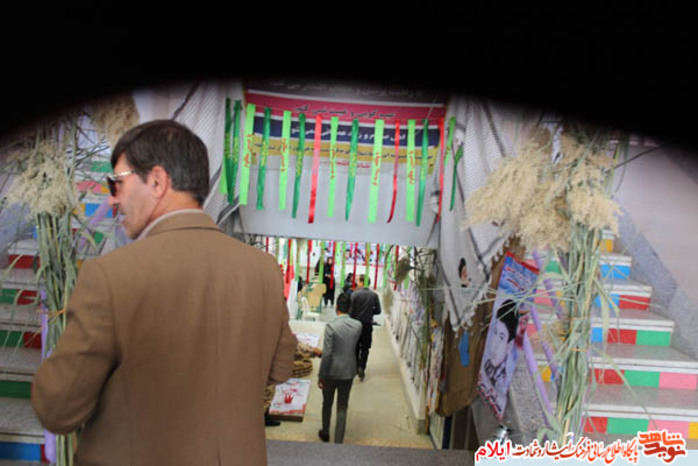 برپایی نمایشگاه در حاشیه یادوراه شهدای گمنام در دبیرستان عفاف شهرستان دهلران
