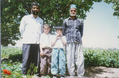 سمت چپ: پدر شهیدان سجادی