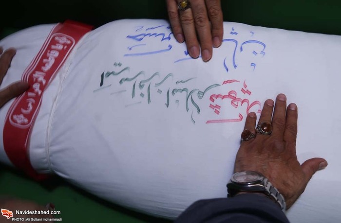 مراسیم الوداع مع الشهید حسین ادیبان بمقبرة شهداء طهران