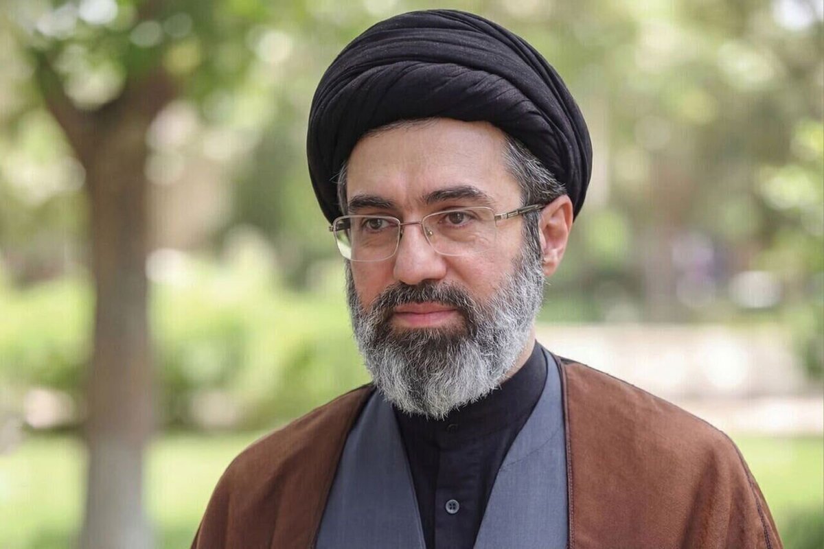 قائد الثورة: تشريعات مجلس الشورى يجب أن تكون موجّهة نحو بث الأمل وبناء مستقبل البلاد