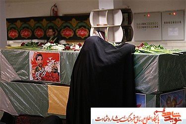 پیکر ۵ شهید مدافع حرم در قم تشییع شد پیکر ۵ شهید مدافع حرم در قم تشییع شد