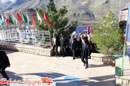 دیدار وزیر کشور با خانواده شهید معظم حسن عبدالله زاده در شهرستان پاوه + تصویر