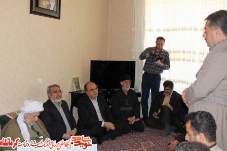 دیدار وزیر کشور با خانواده شهید معظم حسن عبدالله زاده در شهرستان پاوه + تصویر