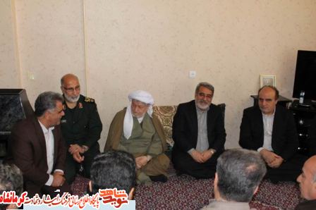 دیدار وزیر کشور با خانواده شهید معظم حسن عبدالله زاده در شهرستان پاوه + تصویر