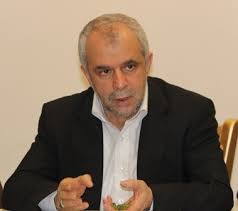 از «بین القفسین» تا «بین الحرمین» روایتی از هشت سال اسارت از «بین القفسین» تا «بین الحرمین» روایتی از هشت سال اسارت