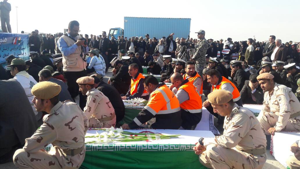 ورود پیکر 55 شهید گلگون کفن دفاع مقدس از مرز شلمچه ورود پیکر 55 شهید گلگون کفن دفاع مقدس از مرز شلمچه