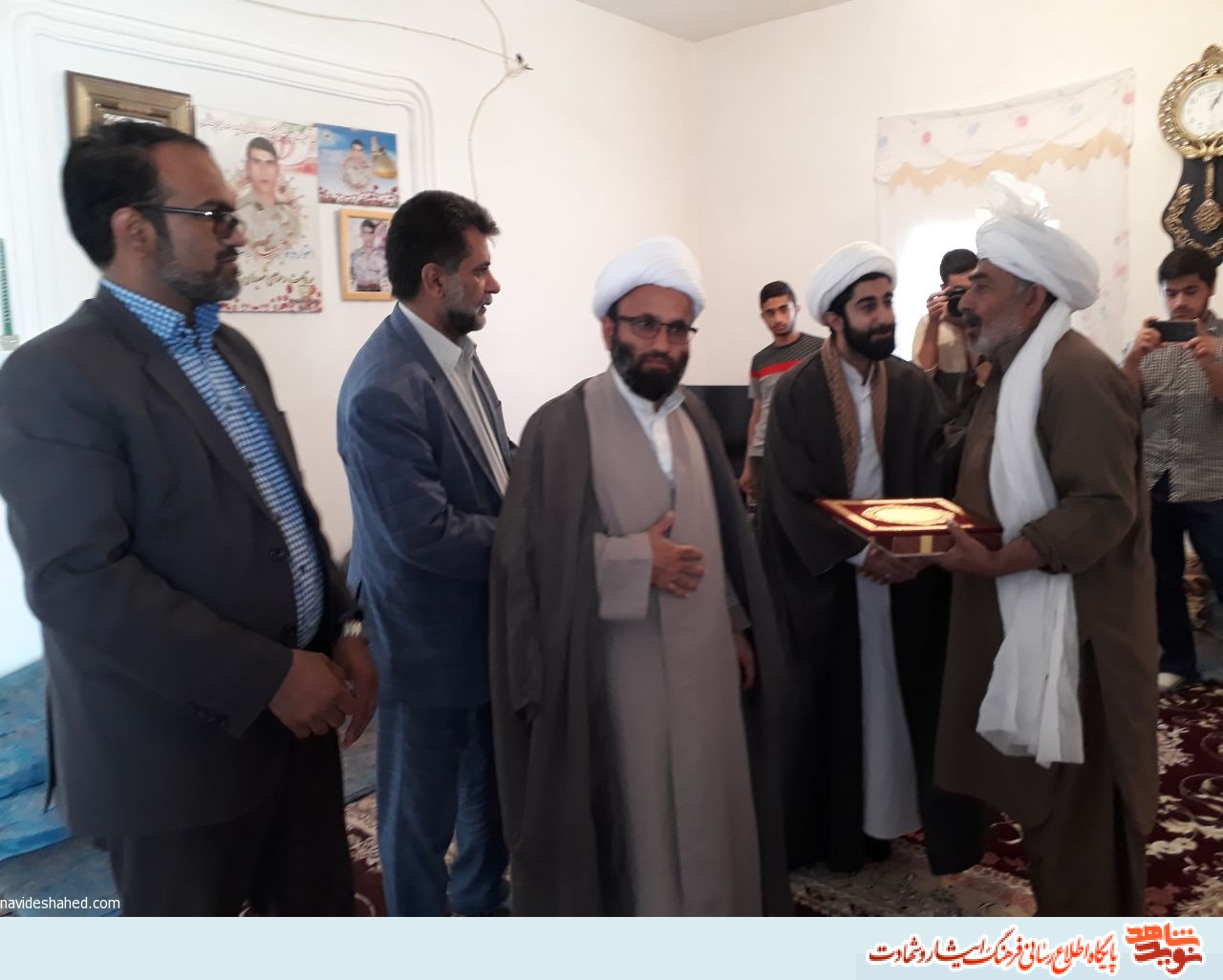 دیدار امام جمعه شهرستان هیرمند با خانواده های معظم شاهد و ایثارگر بخش قرقری دیدار امام جمعه شهرستان هیرمند با خانواده های معظم شاهد و ایثارگر بخش قرقری