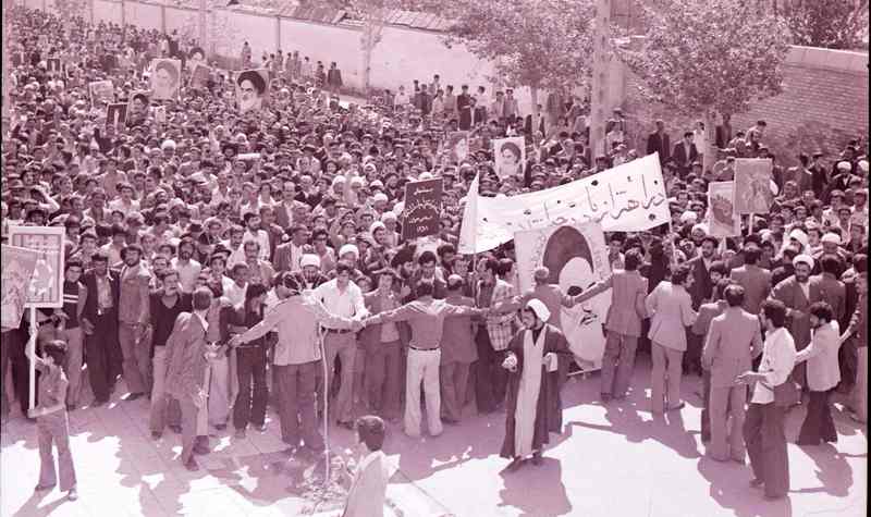 فیلم:راهپیمایی ها و تظاهرات مردم همدان در سال 1357