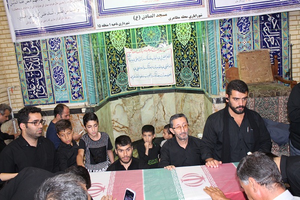 وداع با پیکر مطهر 2 شهید گمنام در شب قدر وداع با پیکر مطهر 2 شهید گمنام در شب قدر
