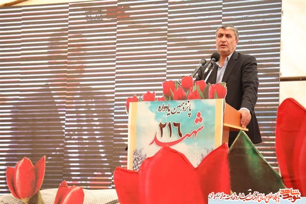 شهیدان جان خود را تقدیم کردند تا ما در پیچ و خم‌ روزگار راه خود را گم نکنیم