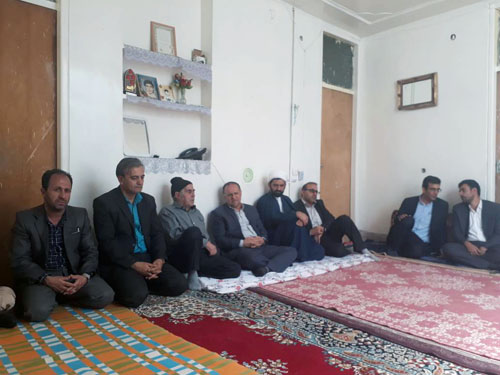 دیدار با خانواده شهدا یک وظیفه است دیدار با خانواده شهدا یک وظیفه است