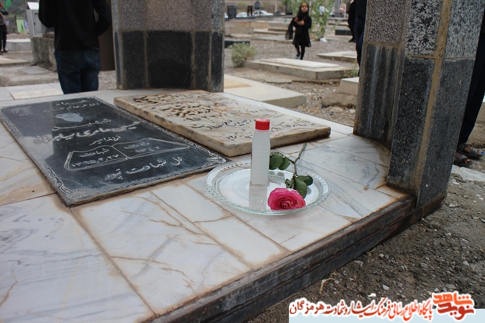 گزارش تصویری  آئین عطرافشانی قبور مطهر شهدای روستای درگز/لبیک جوانان با آرمان های شهدا