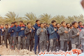 از طریق سوراخ های روی کانکس نفس می کشیدیم! از طریق سوراخ های روی کانکس نفس می کشیدیم!