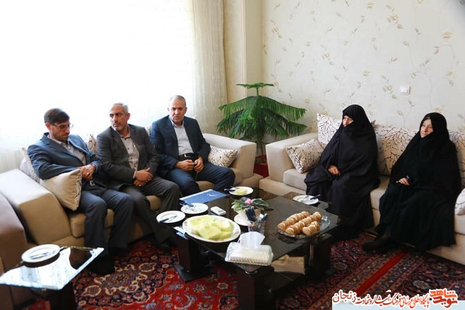 تصاویر دیدار مسئولان بنیاد با خانواده شهدای خبرنگار زنجان تصاویر دیدار مسئولان بنیاد با خانواده شهدای خبرنگار زنجان