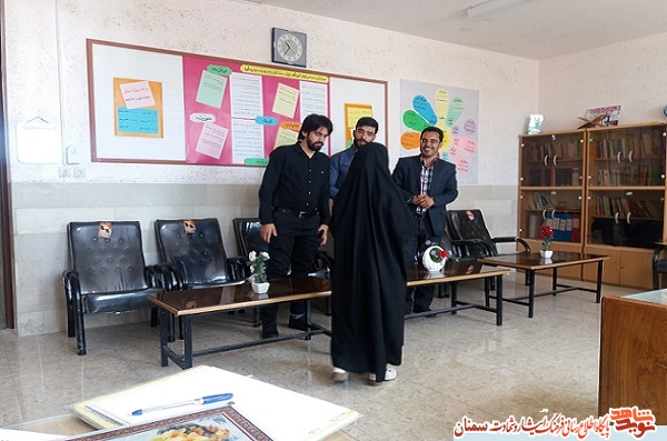 نقدیر از برگزیدگان مسابقات نقاشی در مهدیشهر نقدیر از برگزیدگان مسابقات نقاشی در مهدیشهر