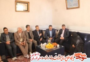 دیدار مسئولین با مادر شهید معظم عبدالرضا زنگویی در بخش دیهوک طبس دیدار مسئولین با مادر شهید معظم عبدالرضا زنگویی در بخش دیهوک طبس