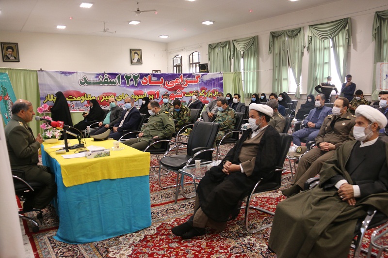 ارتش برای دفاع از میهن اسلامی و شهادت پیشتاز است ارتش برای دفاع از میهن اسلامی و شهادت پیشتاز است