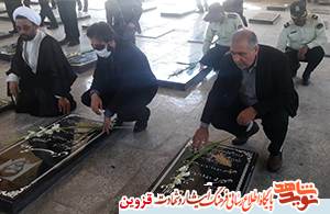 مسئولان گلزار شهدای شهر تاکستان را گلباران کردند