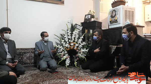 سرپرست بنیاد شهید همدان با خانواده شهید مدافع سلامت دیدار کرد