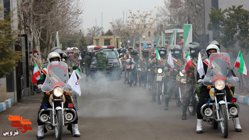 موتورسواران یگان‌های نظامی تا گلزار شهدای قزوین رژه رفتند