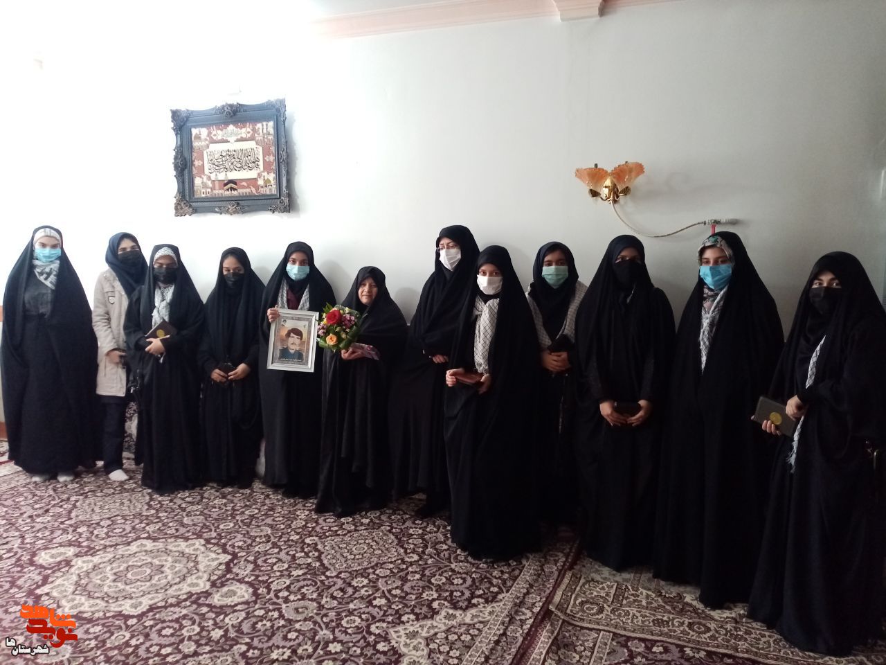 دانش آموزان ناحیه ٢ نسیم‌شهر با همسر شهید علیاری دیدار کردند+عکس