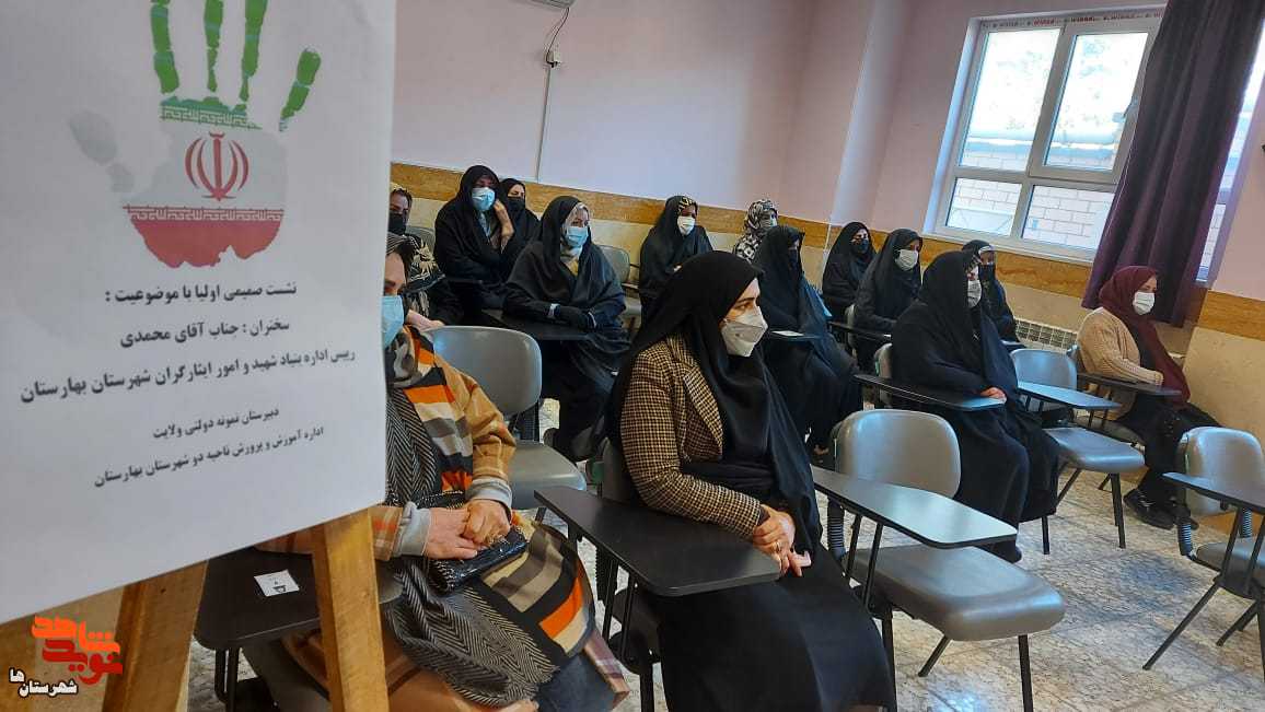 گام دوم انقلاب و حقایق انقلاب باید بین جوانان تبیین شود