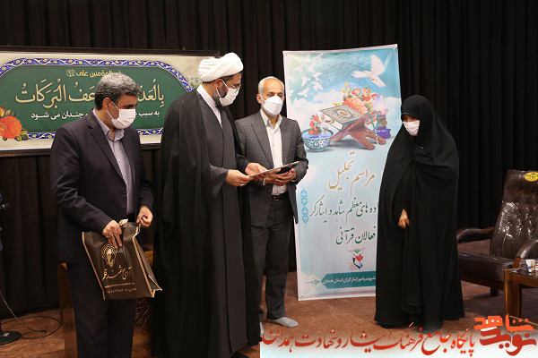 گزارش تصویری| دیدار فعالان قرآنی شاهد و ایثارگر با امام جمعه همدان گزارش تصویری| دیدار فعالان قرآنی شاهد و ایثارگر با امام جمعه همدان