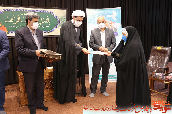 گزارش تصویری| دیدار فعالان قرآنی شاهد و ایثارگر با امام جمعه همدان گزارش تصویری| دیدار فعالان قرآنی شاهد و ایثارگر با امام جمعه همدان