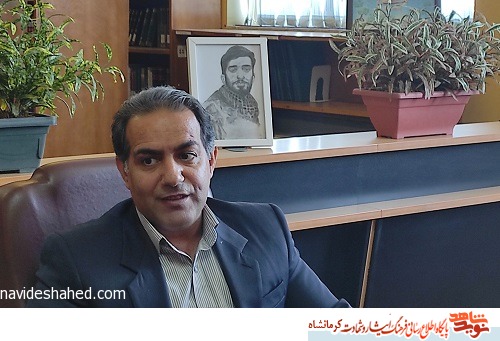 باز تعریف ایثار در جامعه به عنوان یک ارزش فوق انسانی بر عهده ی خود جوامع است