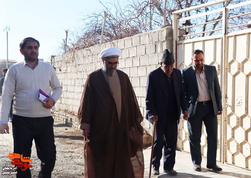 دیدار مدیرکل بنیاد شهید و امورایثارگران آذربایجان غربی با پدر شهید «عزیزعلی علیزاده قراگوز» دیدار مدیرکل بنیاد شهید و امورایثارگران آذربایجان غربی با پدر شهید «عزیزعلی علیزاده قراگوز»