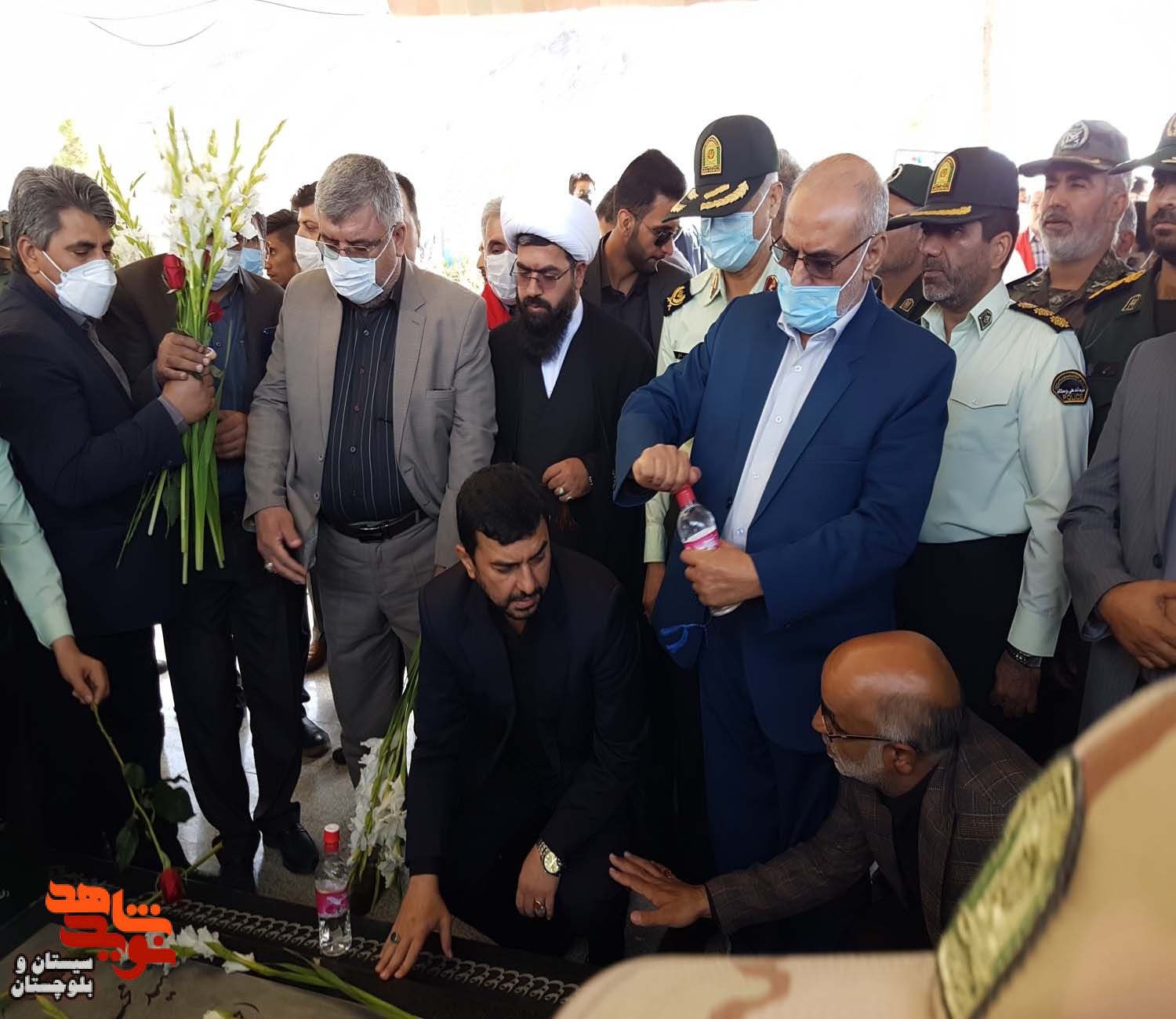 غبار روبی و عطر افشانی گلزار شهدای شهرستان زاهدان به مناسبت آغاز هفته دولت