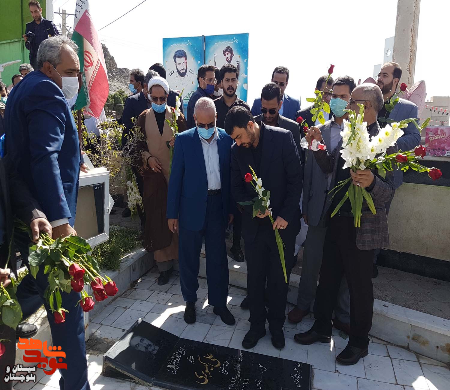 غبار روبی و عطر افشانی گلزار شهدای شهرستان زاهدان به مناسبت آغاز هفته دولت