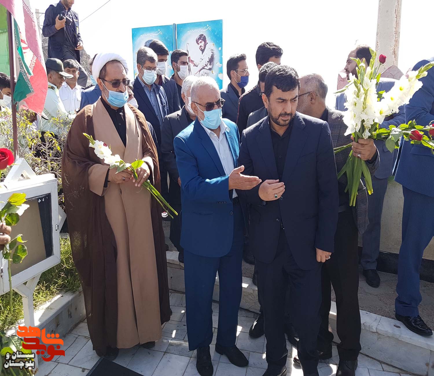 غبار روبی و عطر افشانی گلزار شهدای شهرستان زاهدان به مناسبت آغاز هفته دولت