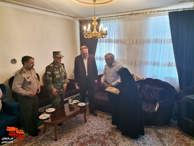 والدین معظم شهدا قهرمانان واقعی و مظهر ایثارگری در کشور هستند والدین معظم شهدا قهرمانان واقعی و مظهر ایثارگری در کشور هستند