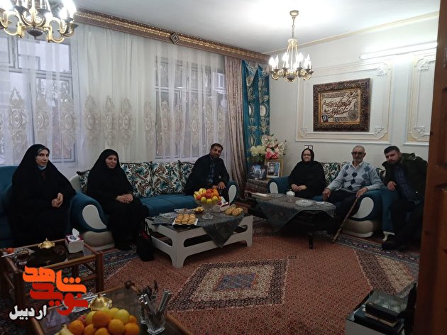 مردم روستا بر سر مزار پسرم در سوگ شهدای کربلا زنجیرزنی می‌کردند