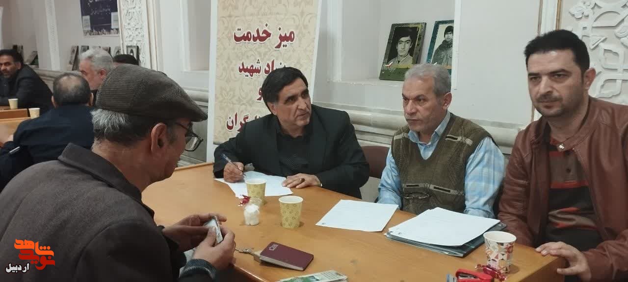 میز خدمت اداره بنیاد شهید و امور ایثارگران اردبیل در مصلای نماز جمعه+ عکس