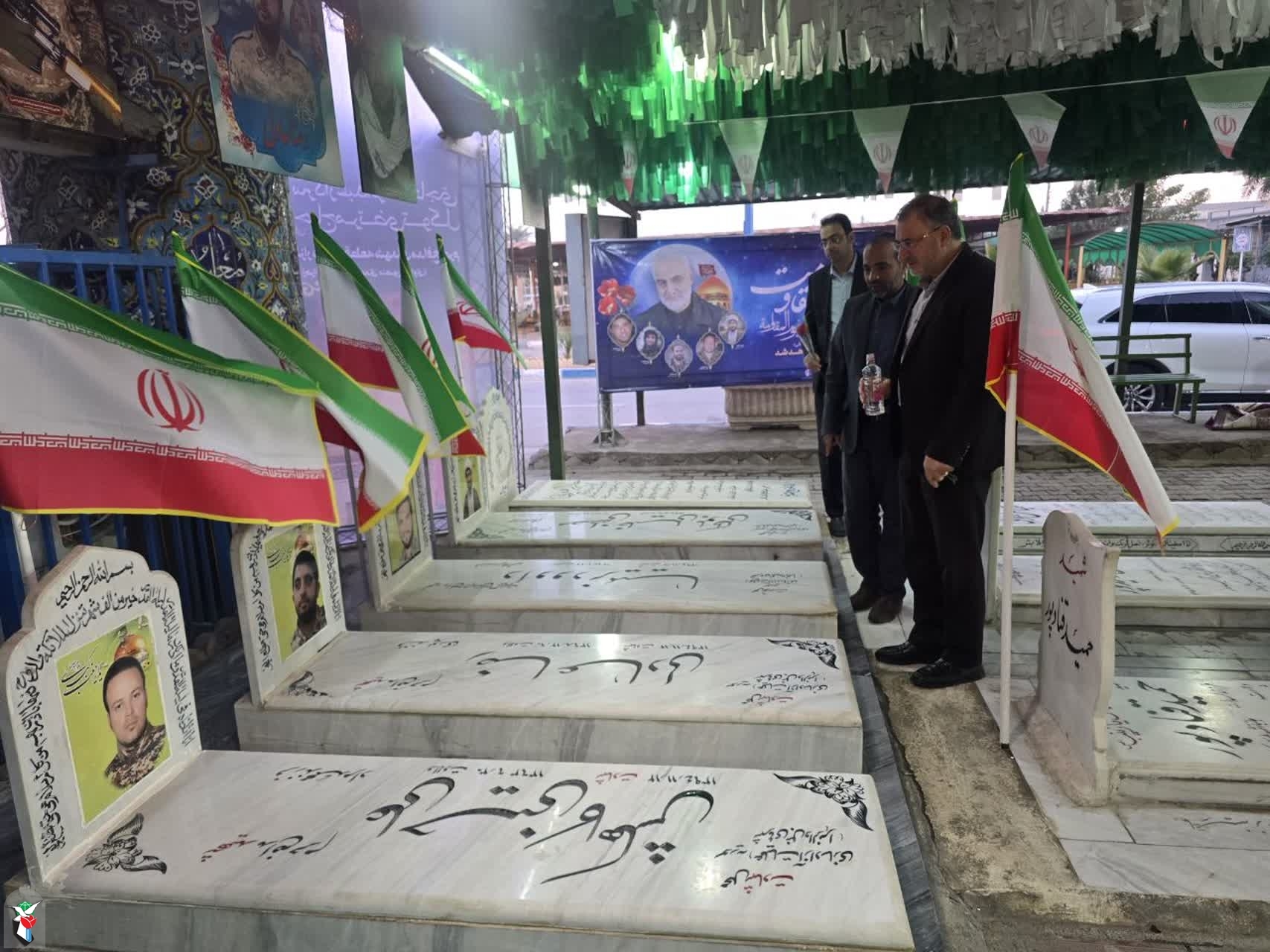گلزار شهدای اهواز با حضور معاون فرهنگی و آموزشی بنیاد شهید و امور ایثارگران گلباران شد گلزار شهدای اهواز با حضور معاون فرهنگی و آموزشی بنیاد شهید و امور ایثارگران گلباران شد