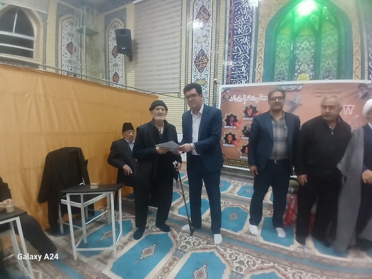 تجلیل از خانواده معظم شهدا بمناسبت 22 اسفند روز بزرگداشت شهداء