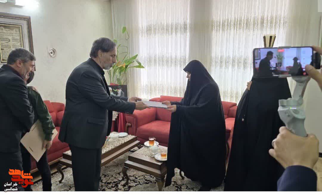 دیدار استاندار خراسان شمالی با خانواده شهیدان رمضانی و حمیدی زاده