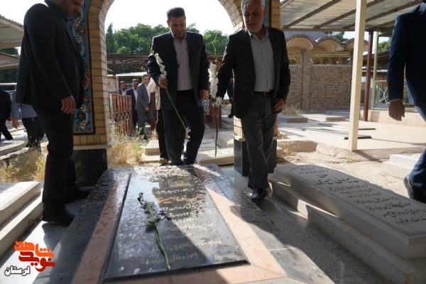 ادای احترام استاندار لرستان به مقام شامخ شهدای چگنی