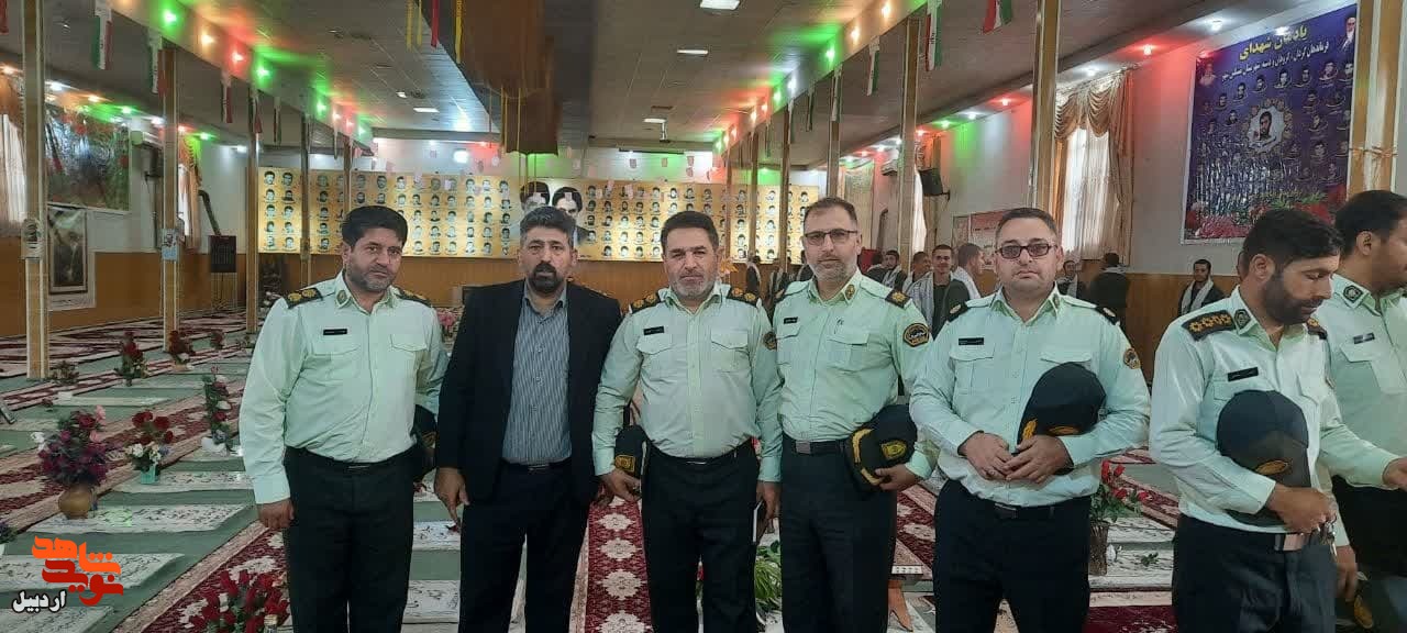 گلباران و عطر افشانی گلزار شهدای مشگین شهر+ عکس