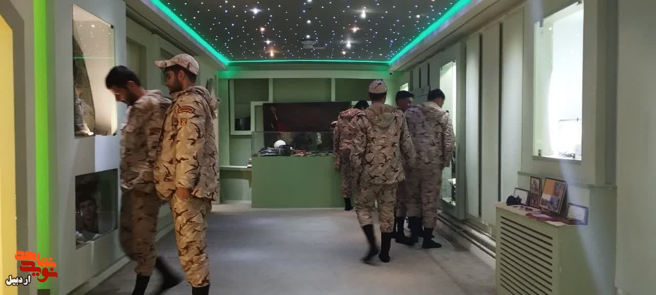 بازدید سربازان فرودگاه اردبیل از موزه شهدا+ عکس