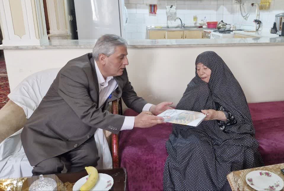 سرپرست بنیاد شهید آذربایجان شرقی با ۴ خانواده شهید و جانباز دیدار کرد