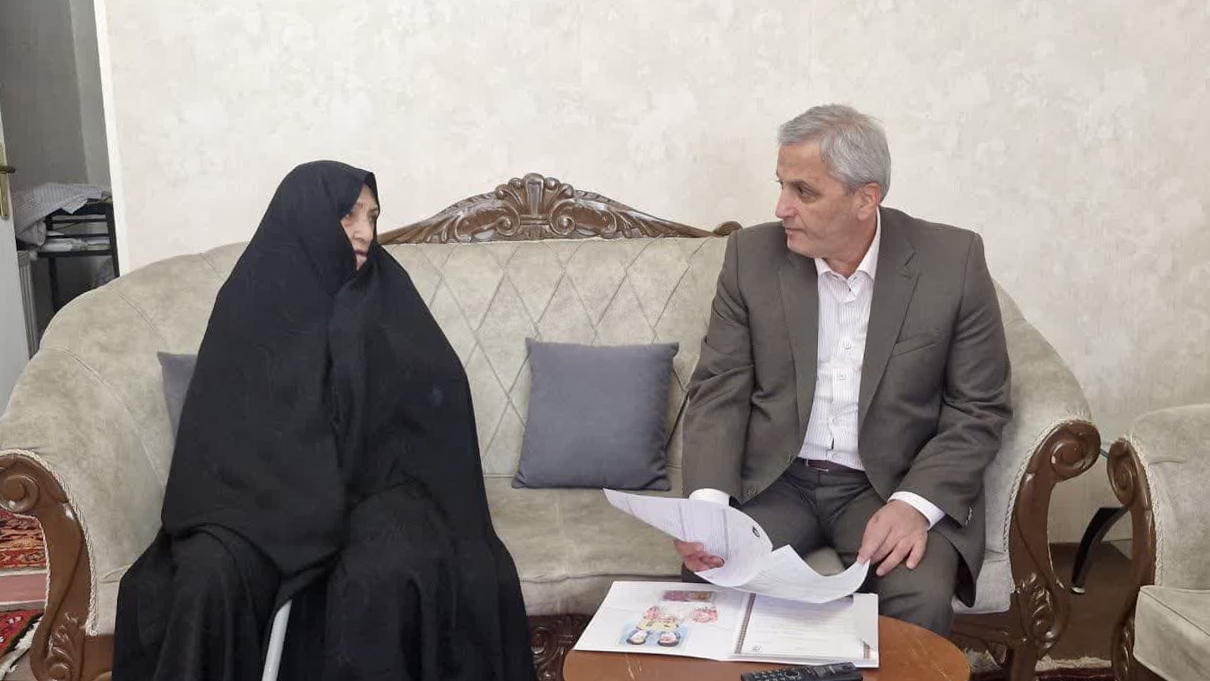 سرپرست بنیاد شهید آذربایجان شرقی با ۴ خانواده شهید و جانباز دیدار کرد