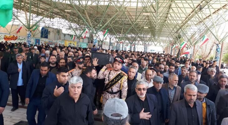 تشییع پیکر همسر اولین شهید روحانی دفاع مقدس در بروجرد