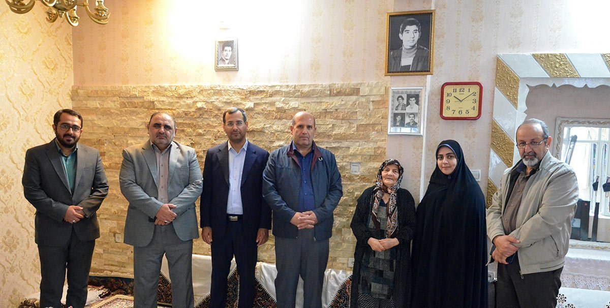 دیدار نوروزی مدیرکل بنیاد شهید تهران از خانواده های معظم شهدا