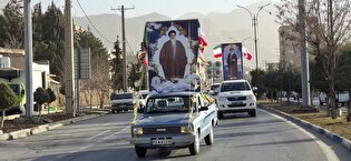 آغاز دهه فجر با استقبال از تمثال حضرت امام در...