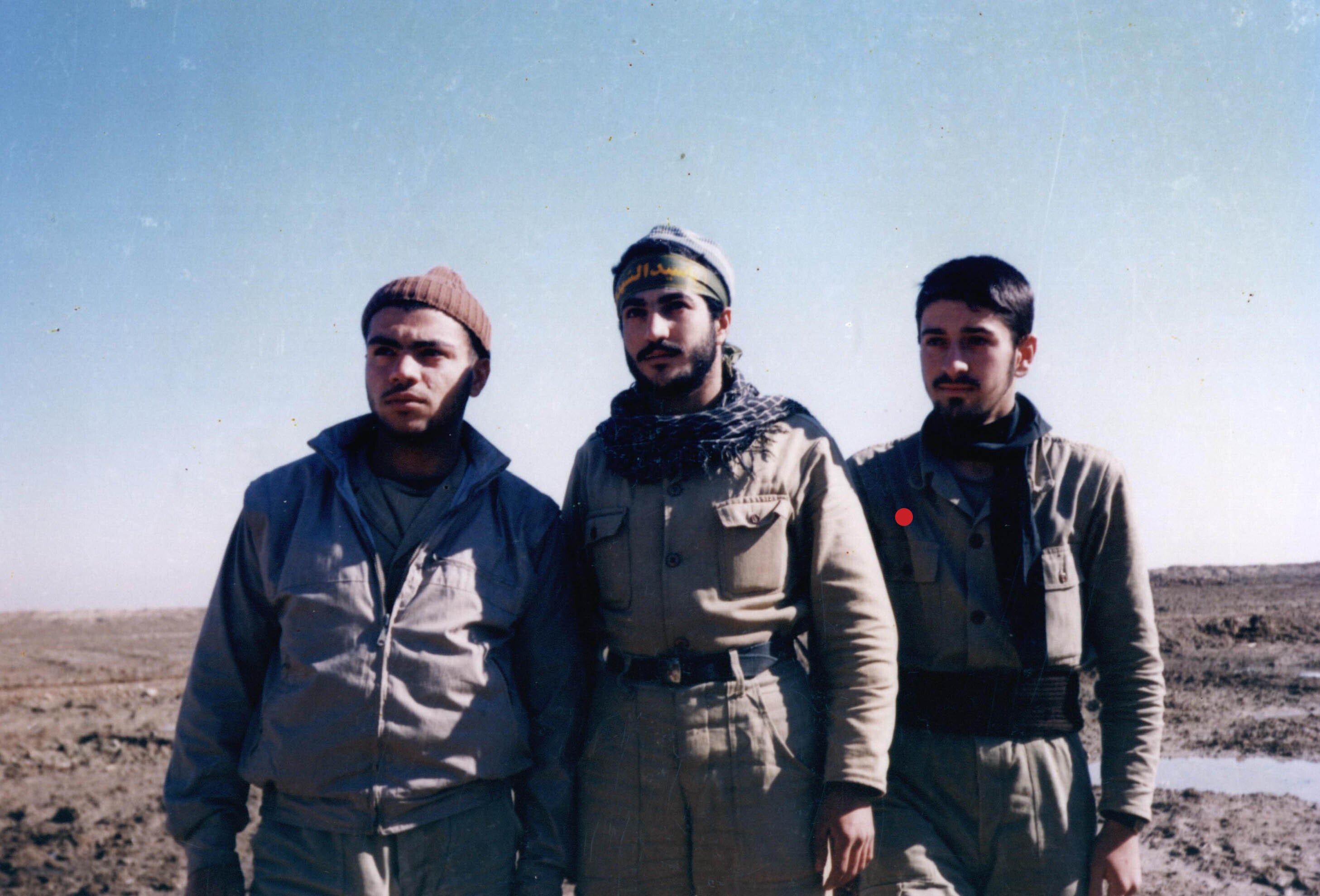 انگشتری که از انگشت شهید به دست پدر نشست/ روایت پدری که پسرش مسجد را آب و جارو می‌کرد