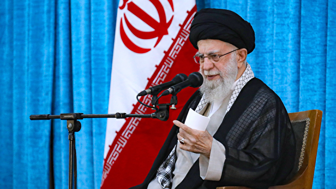 رهبرمعظم انقلاب: انقلاب ایران دنیای غرب را غافلگیر کرد/ دشمن هیچ غلطی نمی تواند بکند